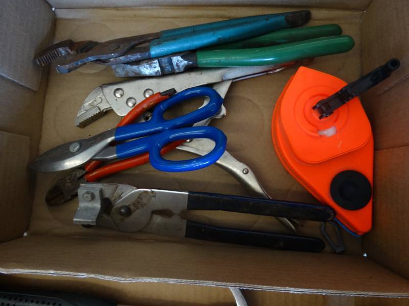 lot 7614 image: Lot of pliers.