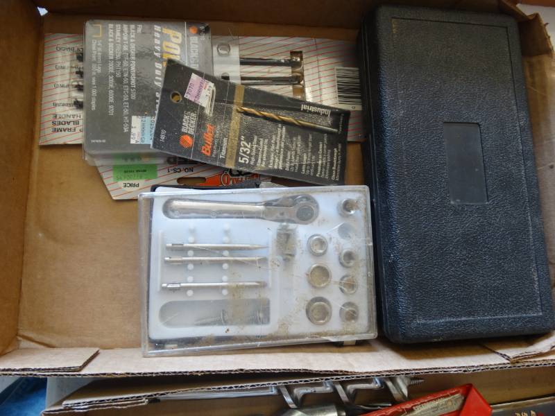 lot 7618 image: Power shot heavy duty staples, tools & more.