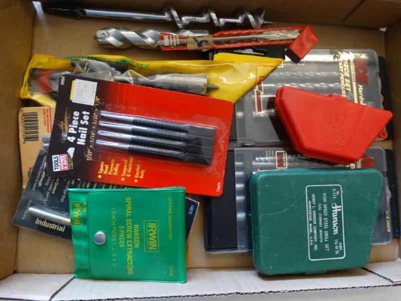 lot 7619 image: Lot of various size drill bits.