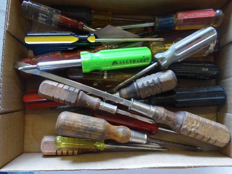 lot 7622 image: Lot of screwdrivers.