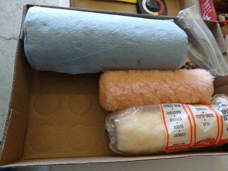 lot 7623 image: 2 Paint roller, & shop paper towels.