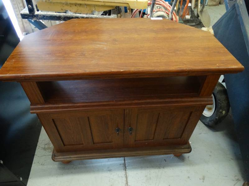lot 7635 image: Wooden cabinet.
