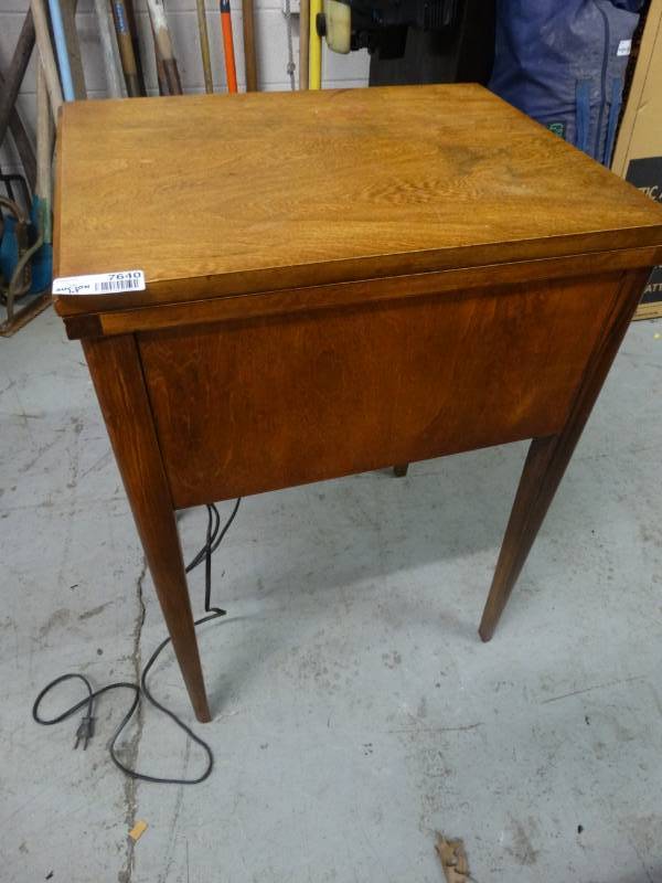 lot 7640 image: Empty sewing stand.