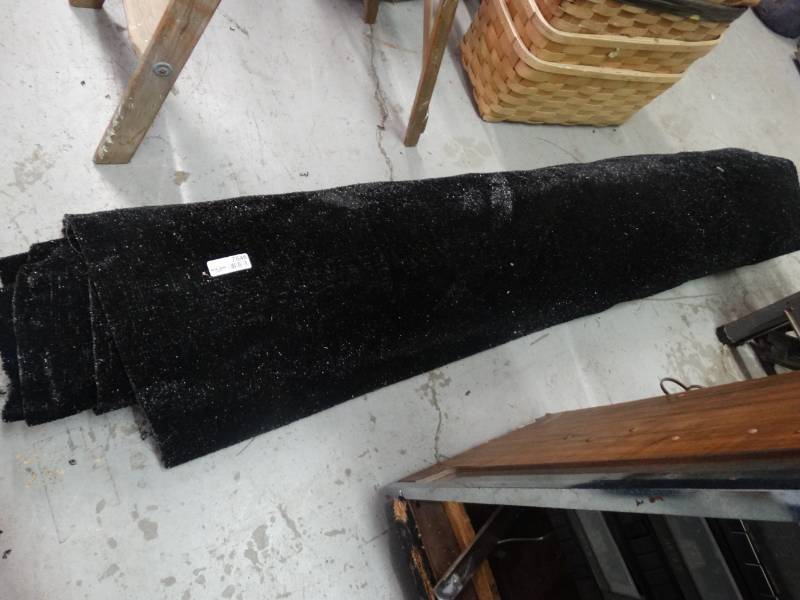 lot 7646 image: Roll of black carpet.