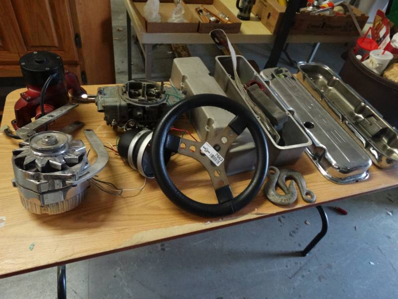 lot 7663 image: Lot of various car parts.