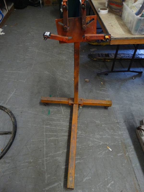 lot 7664 image: Engine stand.