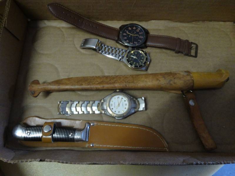 lot 7666 image: Lot of watches & knifes.