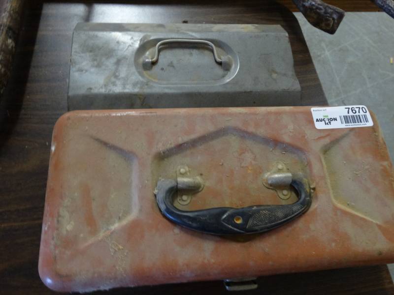 lot 7670 image: 2 Small metal tool boxes.