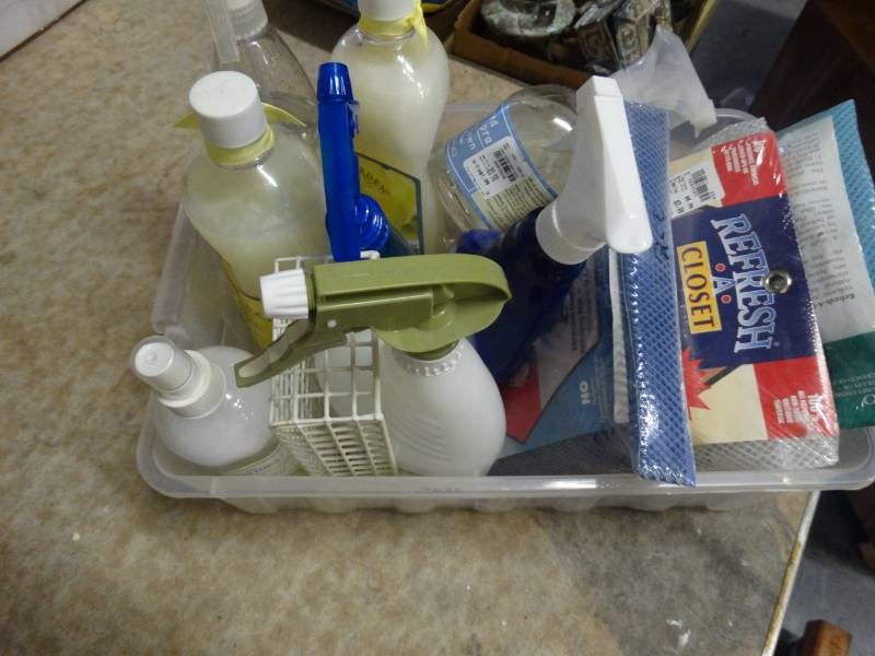 lot 7675 image: Lot of cleaning supplies.