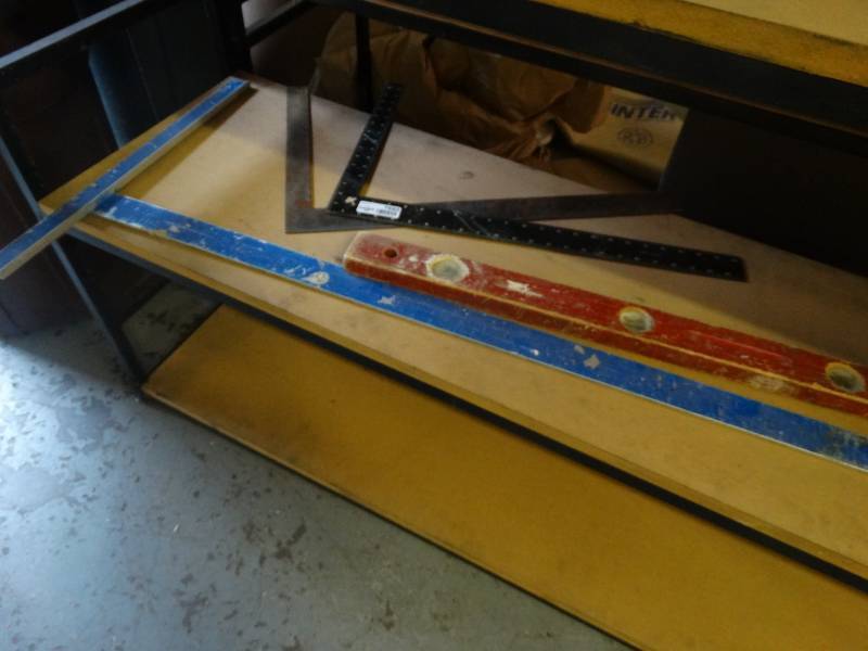 lot 7685 image: Lot of measuring Ls & level.