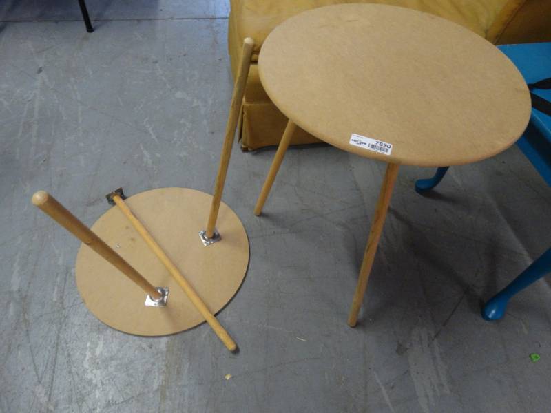 lot 7690 image: 2 Small tables 1 needs leg put back on.
