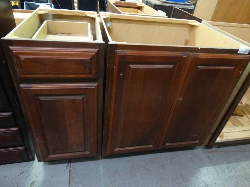 lot 7696 image: 2 Cabinet.