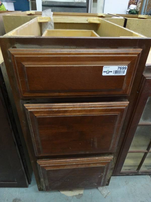 lot 7699 image: 3 drawer cabinet