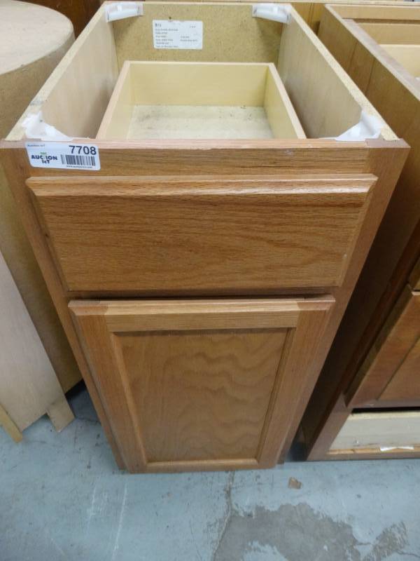 lot 7708 image: Kitchen cabinet w 1 door 1 drawer