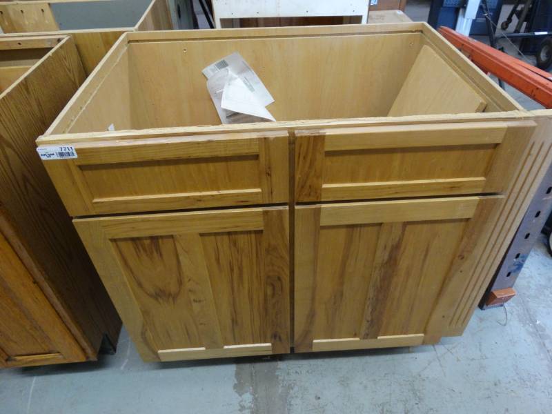 lot 7711 image: Bathroom or kitchen vanity cabinet