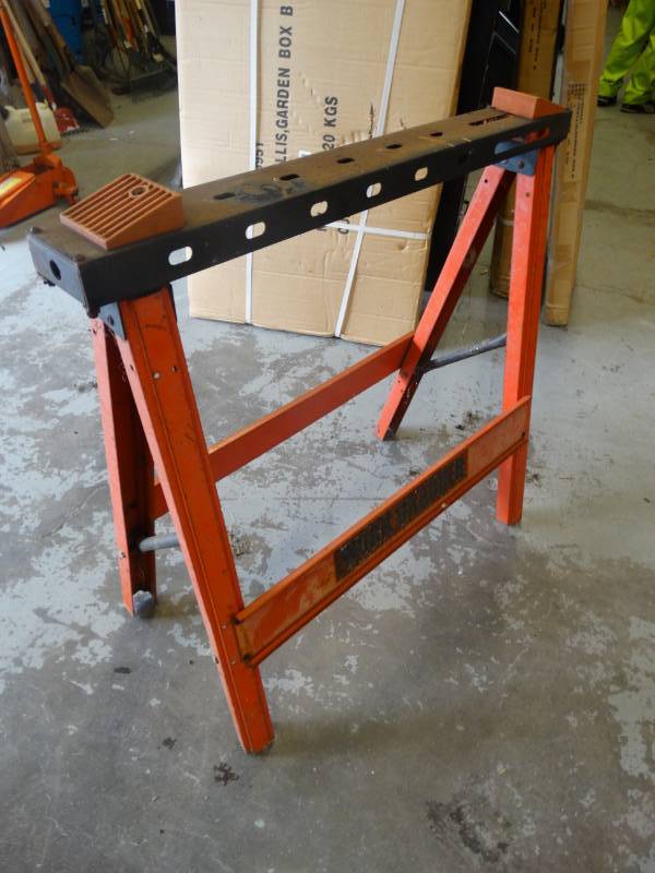 lot 7713 image: Folding saw horse