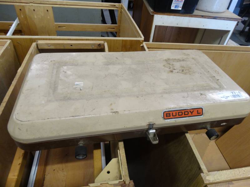 lot 7714 image: Buddy L 2 burner propane grill
