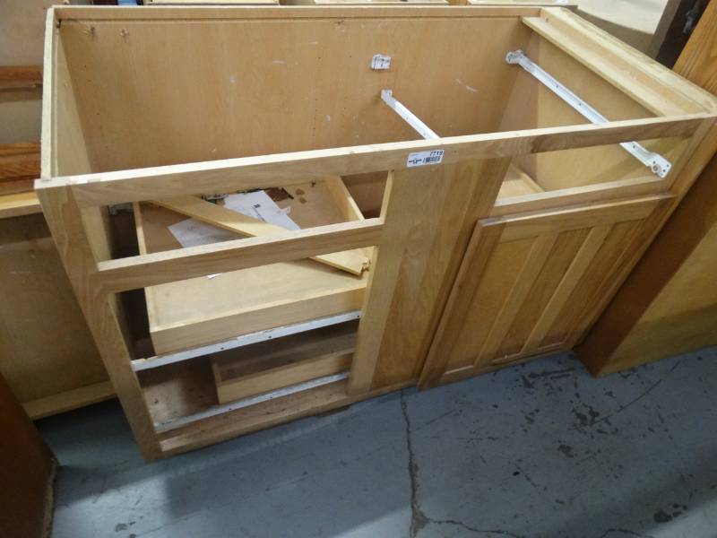 lot 7719 image: Bathroom vanity cabinet