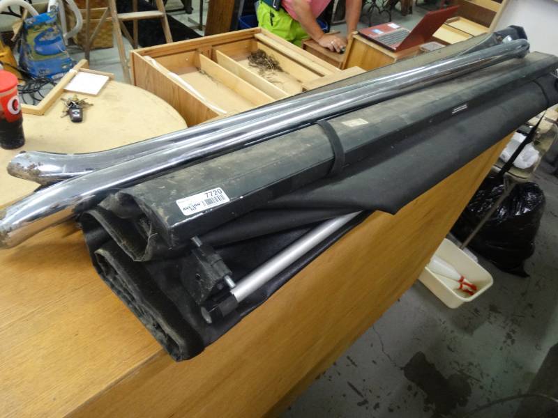 lot 7720 image: Truck bed rails & tanou cover