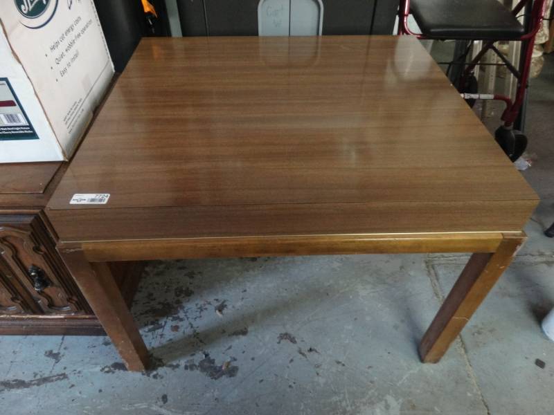 lot 7724 image: Lamp table