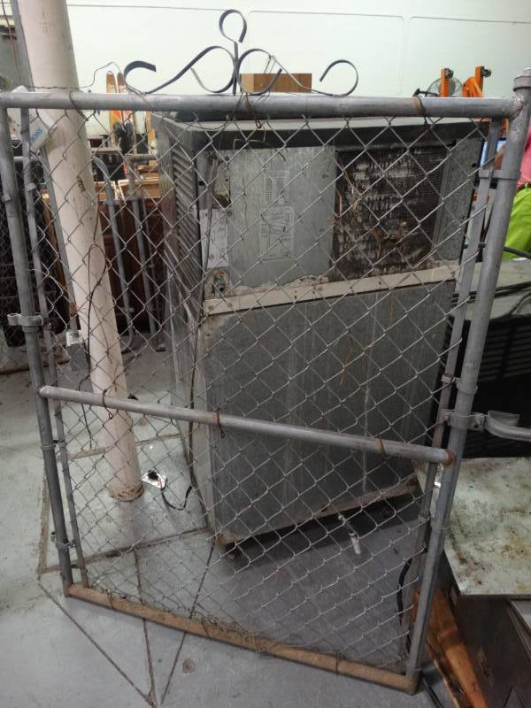 lot 7733 image: 2 chainlink fence gates