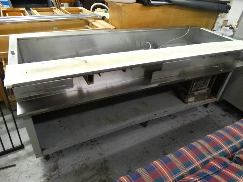 lot 7739 image: Refrigerated prep table w poly cutting board- Works