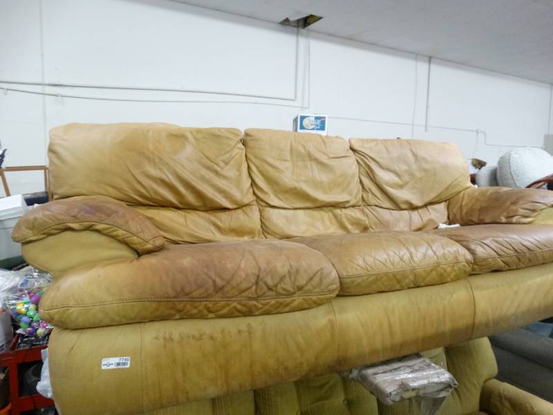 lot 7740 image: Leather sofa