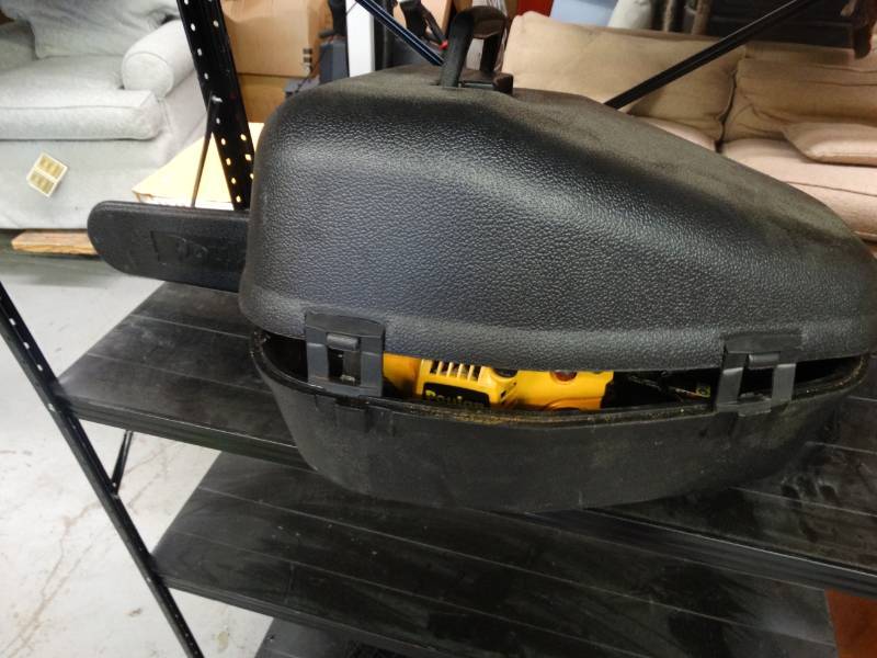 lot 7748 image: Poulan pro chainsaw 16 in case & box.