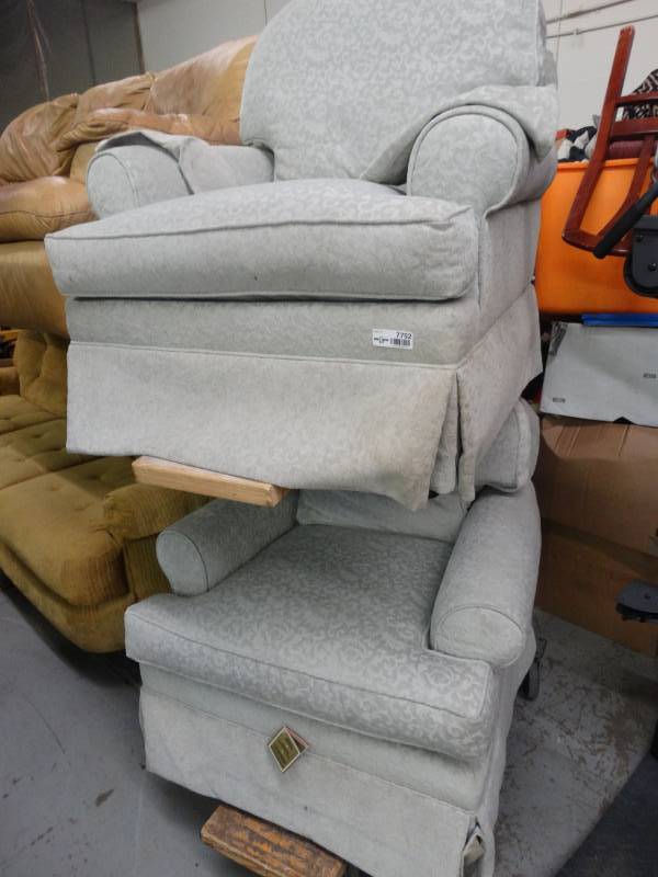 lot 7752 image: Pair of heath & allen matching chairs.