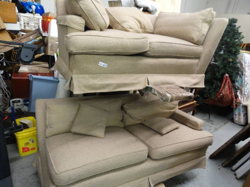 lot 7753 image: 4 Coushion sofa.