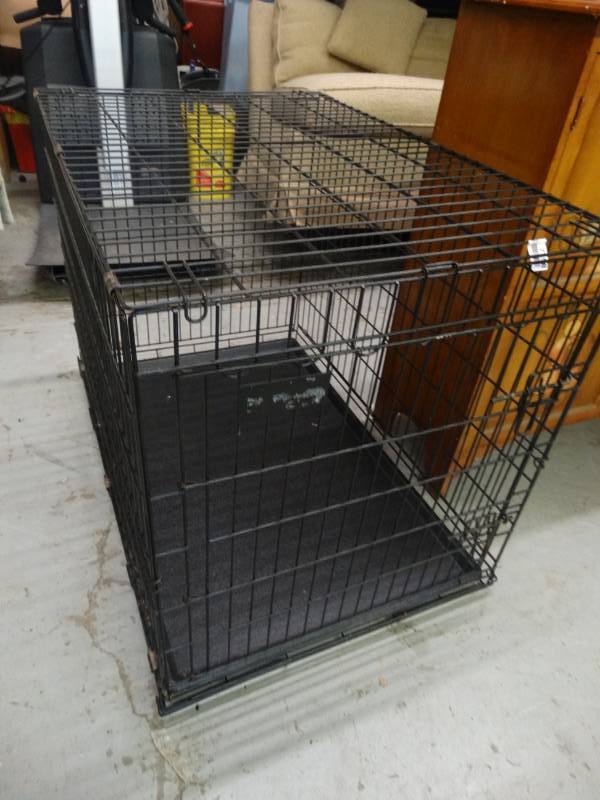 lot 7758 image: Large dog kennel.