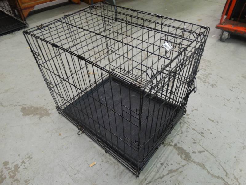 lot 7759 image: Small dog kennel.