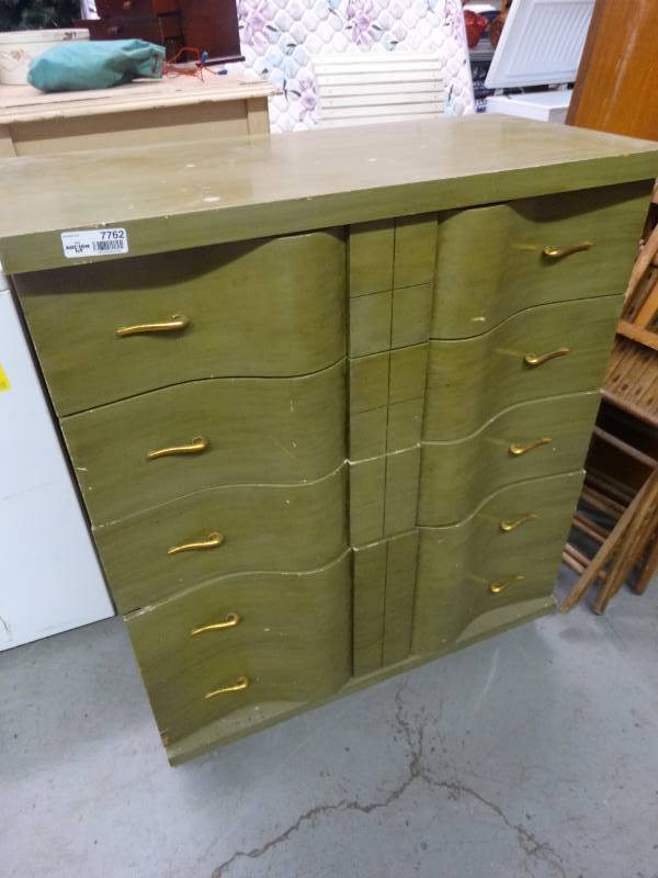 lot 7762 image: 5 Drawer dresser.