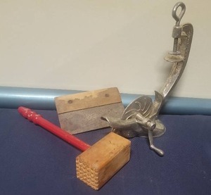 lot 28 image: Cast Iron Shoe Repair Stand with Tools