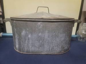 lot 34 image: Large Stock Pot