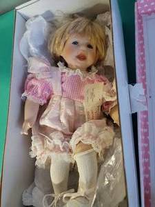 lot 48 image: Effanbee Doll Legends Candy Kid V500