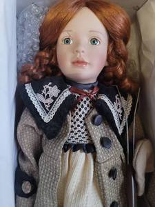 lot 49 image: Limited Edition Porcelain Doll with Certificate