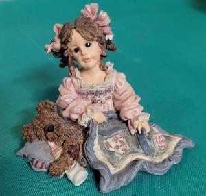 lot 52 image: Yesterdays Child Nighty Night Figurine