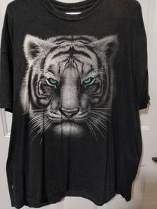 lot 303 image: T-Shirt Collection Bundle - White Tiger, Cavs Basketball, and Niagara Falls