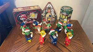 lot 98 image: M&Ms Holiday Train Set with Decorative Tins Collection