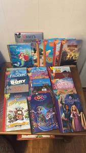 lot 99 image: Disney Wonderful World of Reading Book Collection