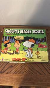 lot 102 image: Snoopys Beagle Scouts Stand-Up Play Set