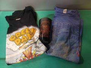 lot 24 image: Green Day Cookie Dookie Band T-Shirt XL