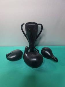 lot 137 image: Black Ceramic Trophy and Duck Figurines Set
