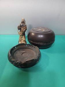 lot 138 image: Japanese Black Lacquer Box with Bronze Figure
