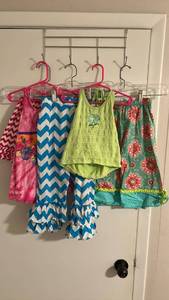 lot 212 image: Girls Summer Clothing Bundle Size 67