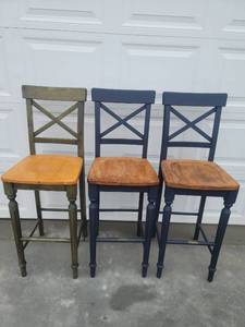 lot 7 image: X-Back Wood Bar Stools Set of 3