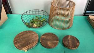 lot 174 image: Decorative Bamboo Lampshade and Metal Wire Basket Set