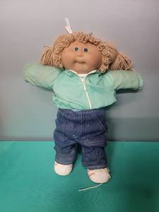 lot 57 image: Original Cabbage Patch Kid Doll with Outfit