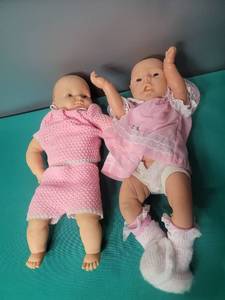 lot 60 image: Twin Baby Dolls in Pink Outfits